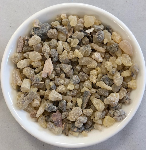 100% természetes, peasize méretű tömjén - nehéz, testes, mély, balzsamos fűszeres illattal Indiából